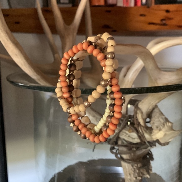 Fun Light-weight Bracelet set - Picture 4 of 6